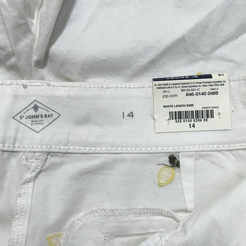 St. John's Bay Women's 14 White Yellow Lemon Pattern 5" Inseam Flat Front Shorts - Picture 4 of 12